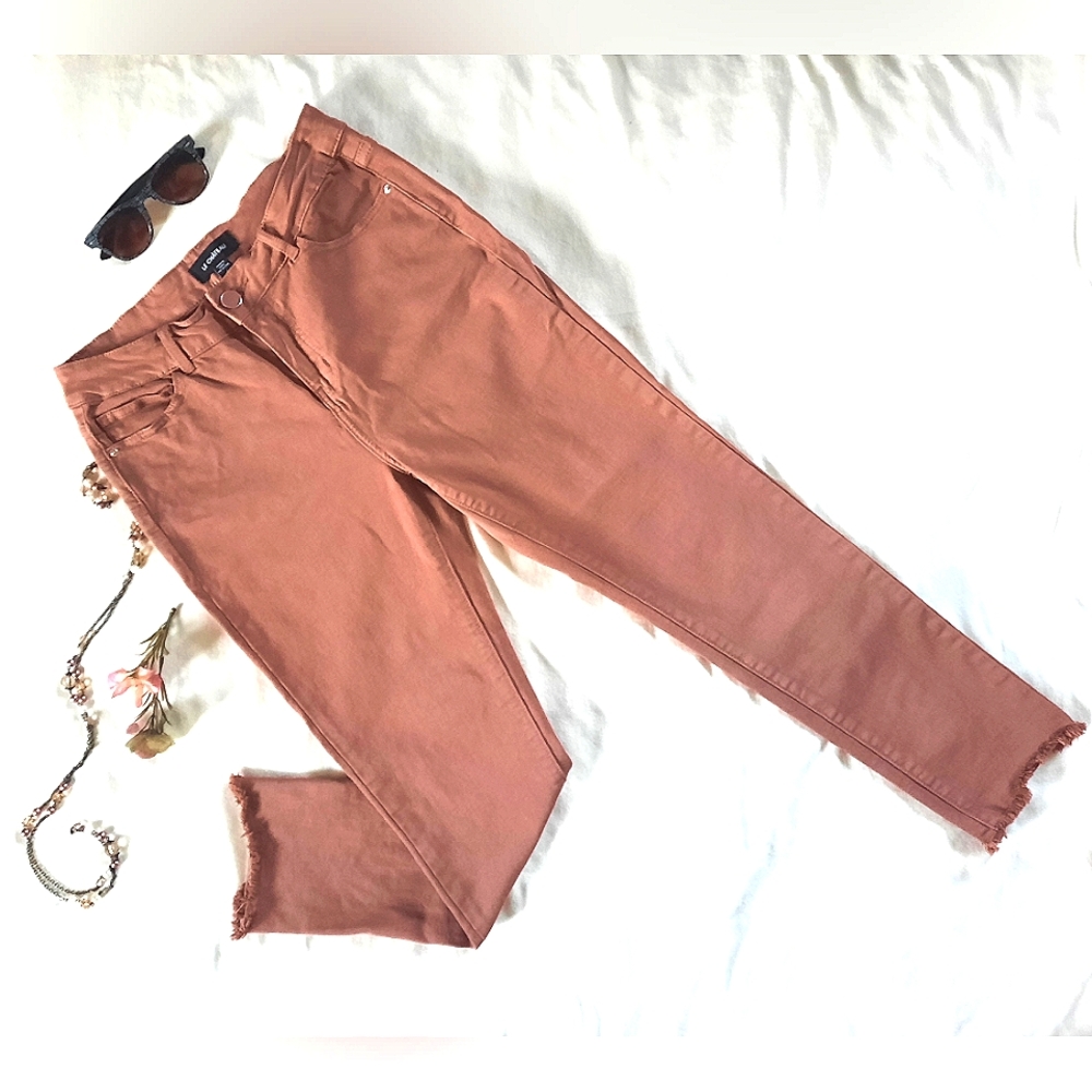 LE CHÂTEAU Terracotta Ankle Crop Frayed-Edge Jeans